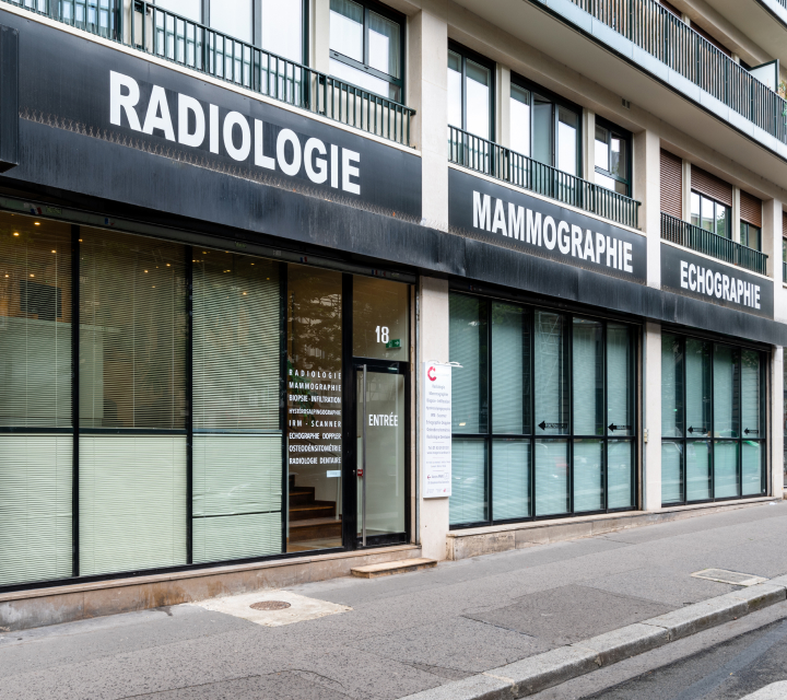 Façade d'un centre médical spécialisé en radiologie, mammographie et échographie | Centre grenelle | Imagerie Cardinet | Région Parisienne