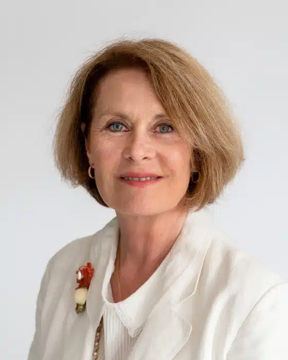 Photo de profile face du Dr Laurens Kiman Claudie Radiologue | Imagerie Cardinet | Région Parisienne