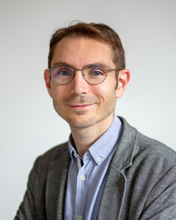 Photo de profile du Dr Beddok Romain médecin échographiste - notre équipe | Imagerie Cardinet | Région Parisienne