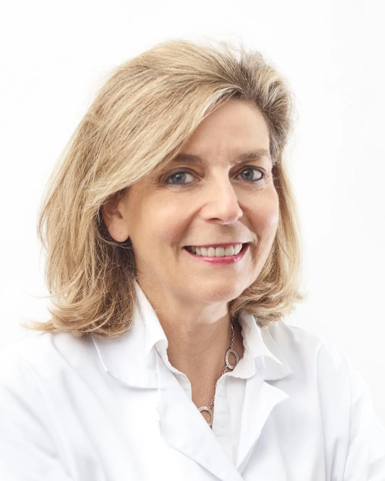 Photo de profile du Dr caraco marie hélène radiologue ancien praticien - notre équipe | Imagerie Cardinet | Région Parisienne